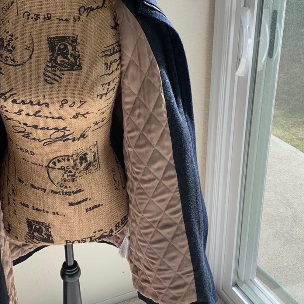 Removable hood jacket - Picture 4 of 4